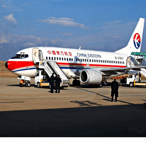 广州白云航空运输航空快运业稳步发展的原因是什么？